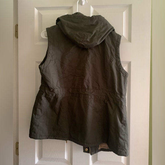 Olive & Tan Utility Vest - Picture 3 of 6